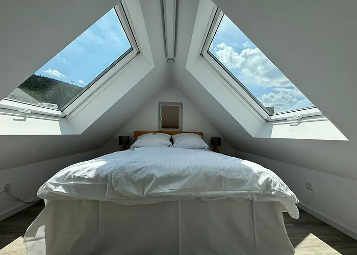 Alte Apotheke - Moderne Wohnung Mit Dachgeschoss